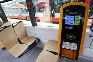 Půlhodinová jízdenka MHD v Praze od ledna skokově zdraží - Novinky